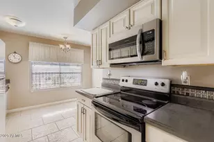 20025 N Willowcreek Cir, Sun City, AZ 85373 - Photo 7