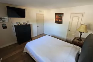 239 E Betty Elyse Ln, Phoenix, AZ 85022 - Photo 19