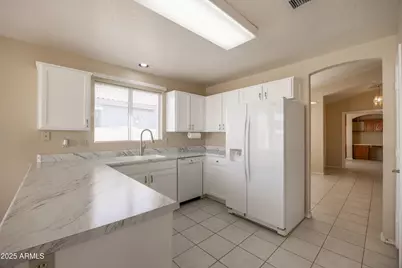 10622 W Mohawk Lane, Peoria, AZ 85382 - Photo 5