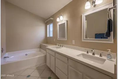 10622 W Mohawk Lane, Peoria, AZ 85382 - Photo 11