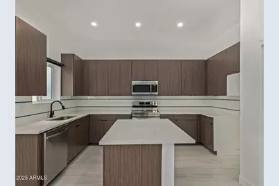 3109 N 39th Street #09, Phoenix, AZ 85018 - Photo 3