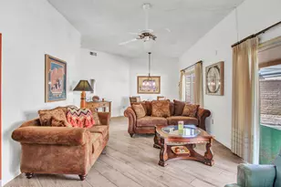 10306 W Hutton Dr, Sun City, AZ 85351 - Photo 9