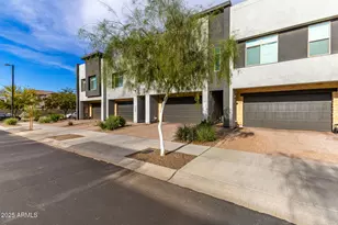 1970 W Desert Hollow Dr, Phoenix, AZ 85085 - Photo 3