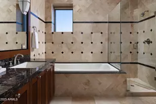 2402 E Esplanade Ln, Phoenix, AZ 85016 - Photo 23