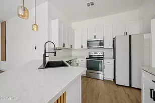 2139 W Tracy Ln, Phoenix, AZ 85023 - Photo 23