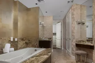 2402 E Esplanade Ln, Phoenix, AZ 85016 - Photo 15