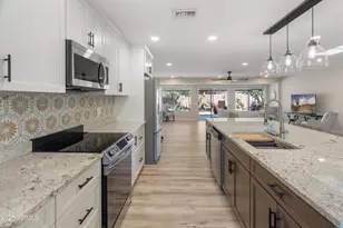 11052 W Meade Dr, Sun City, AZ 85351 - Photo 9