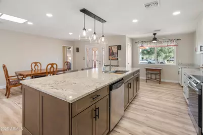 11052 W Meade Drive, Sun City, AZ 85351 - Photo 13