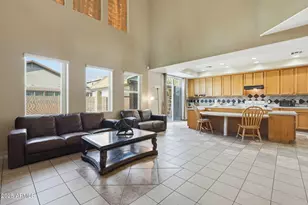6826 S 41st Dr, Phoenix, AZ 85041 - Photo 11