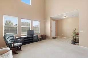 6826 S 41st Dr, Phoenix, AZ 85041 - Photo 7