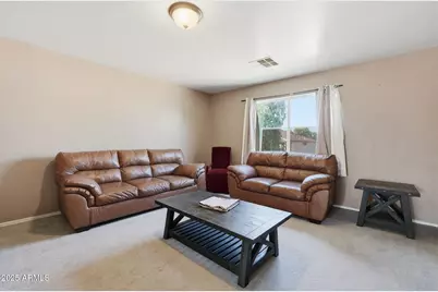 6826 S 41st Drive, Phoenix, AZ 85041 - Photo 9