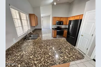 10419 N 58th Drive, Glendale, AZ 85302 - Photo 9