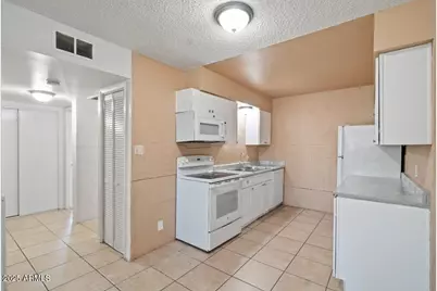 2018 W Cactus Road, Phoenix, AZ 85029 - Photo 9