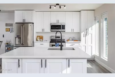 2936 W Michelle Drive, Phoenix, AZ 85053 - Photo 7