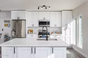 2936 W Michelle Dr, Phoenix, AZ 85053 - Photo 7