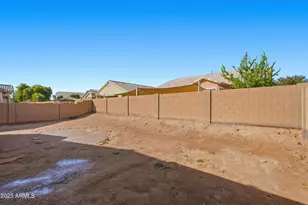 10910 W Davis Ln, Avondale, AZ 85323 - Photo 33