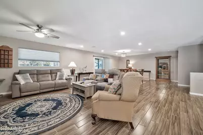 9866 W Highwood Court, Sun City, AZ 85373 - Photo 13