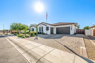 7588 S Peppertree Dr, Gilbert, AZ 85298 - Photo 11