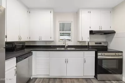 402 W Wier Avenue, Phoenix, AZ 85041 - Photo 9