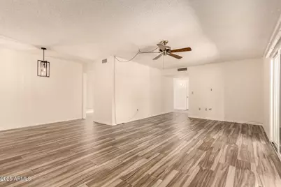 10427 W Roundelay Circle, Sun City, AZ 85351 - Photo 11