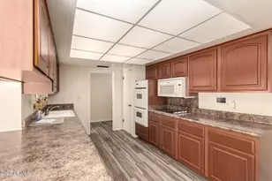 10427 W Roundelay Cir, Sun City, AZ 85351 - Photo 17