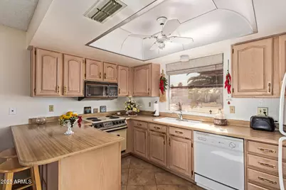 10442 W Harmont Drive, Peoria, AZ 85345 - Photo 11