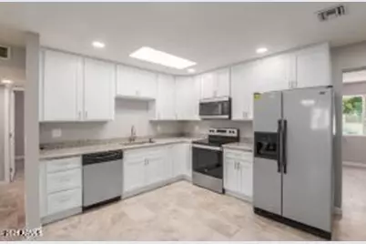 11017 W Alabama Avenue, Sun City, AZ 85351 - Photo 9