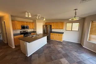 8102 W Hammond Ln, Phoenix, AZ 85043 - Photo 7