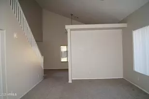 8102 W Hammond Ln, Phoenix, AZ 85043 - Photo 3