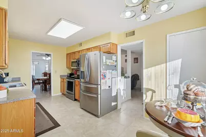 11165 W Cameo Drive, Sun City, AZ 85351 - Photo 5