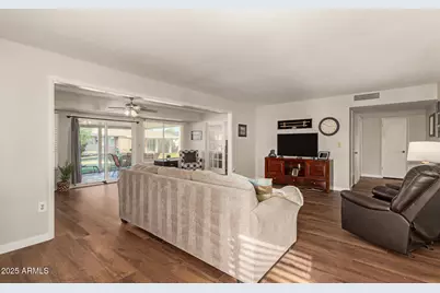 13610 N Hawthorn Drive, Sun City, AZ 85351 - Photo 11