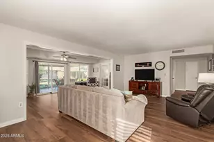 13610 N Hawthorn Dr, Sun City, AZ 85351 - Photo 11