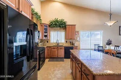 15850 W Mercer Lane, Surprise, AZ 85379 - Photo 7