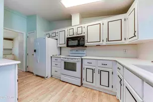 17200 W Bell Rd, Surprise, AZ 85374 - Photo 11