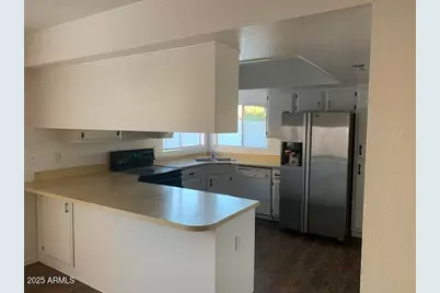 9761 N 68th Lane, Peoria, AZ 85345 - Photo 5