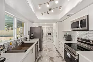 5704 W Purdue Cir, Glendale, AZ 85302 - Photo 15