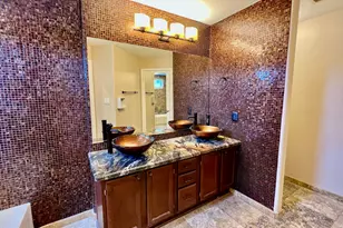 10255 N 12th Pl, Phoenix, AZ 85020 - Photo 13