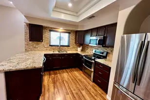 10255 N 12th Pl, Phoenix, AZ 85020 - Photo 9