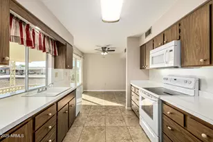 10461 W Sutters Gold Ln, Sun City, AZ 85351 - Photo 5