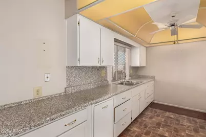 11046 W Campana Drive, Sun City, AZ 85351 - Photo 9