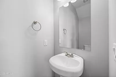 1013 E Odeum Lane, Phoenix, AZ 85040 - Photo 13