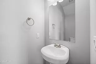 1013 E Odeum Ln, Phoenix, AZ 85040 - Photo 13