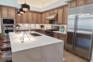 136 E Desert Wind Dr, Phoenix, AZ 85048 - Photo 11