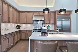 136 E Desert Wind Dr, Phoenix, AZ 85048 - Photo 9