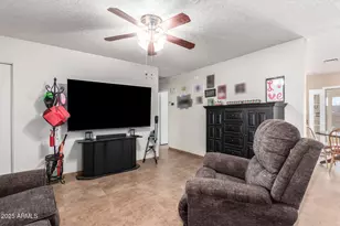 7137 W Mercer Ln, Peoria, AZ 85345 - Photo 9