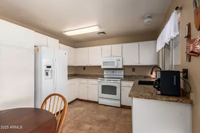 7137 W Mercer Lane, Peoria, AZ 85345 - Photo 13