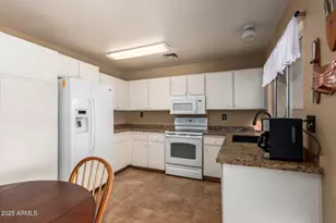 7137 W Mercer Ln, Peoria, AZ 85345 - Photo 13