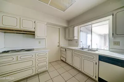 15658 N Lakeforest Drive, Sun City, AZ 85351 - Photo 7