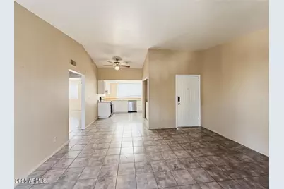 10820 N 16th Avenue #Apt 4, Phoenix, AZ 85029 - Photo 5