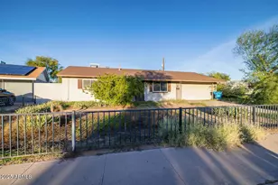 3714 W Echo Ln, Phoenix, AZ 85051 - Photo 3